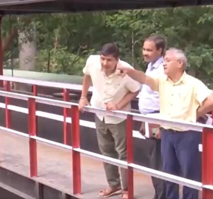 Delhi government minister Saurabh Bhardwaj inspected the barrage built on drain number 12 near the WHO building