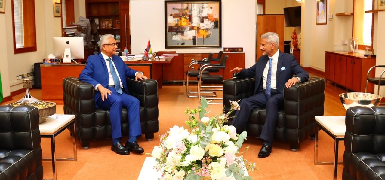 EAM Jaishankar meets top political leaders of Mauritius
