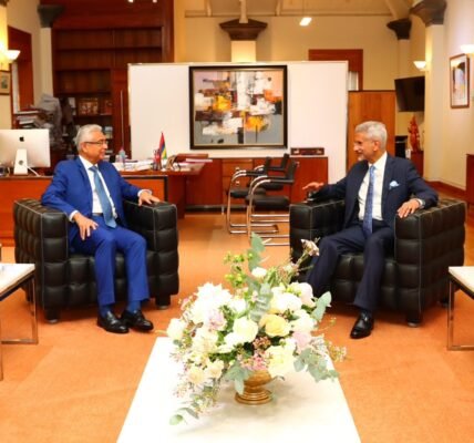 EAM Jaishankar meets top political leaders of Mauritius