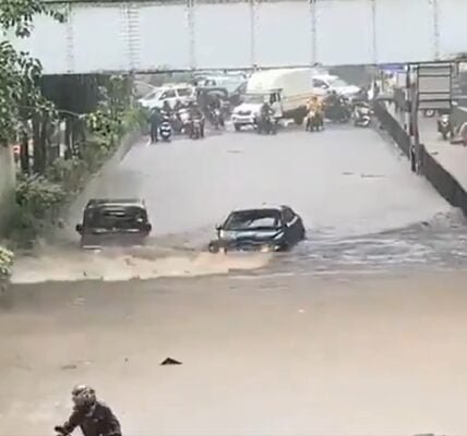 Heavy rains in Mumbai today affected normal life
