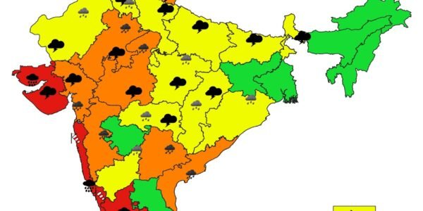 IMD today issued a red alert of strong rainfall in Karnataka, Goa, Maharashtra and Gujarat (2)
