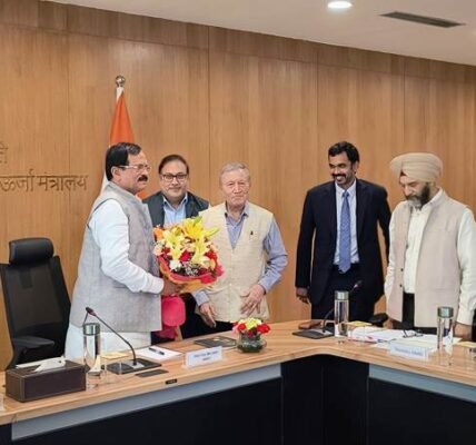 Minister of State for MNRE Shripad Yesso Naik holds stakeholders meeting with renewable industry associations