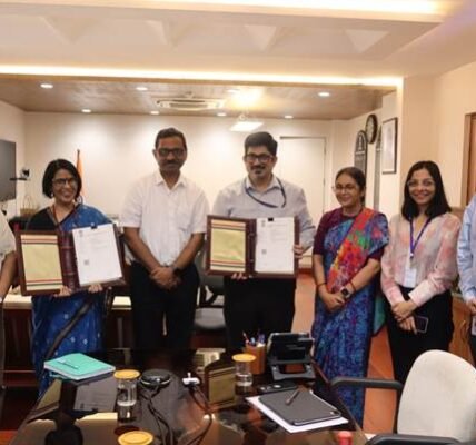 MoRD and CESL sign MoU to facilitate green mobility for self-help group women