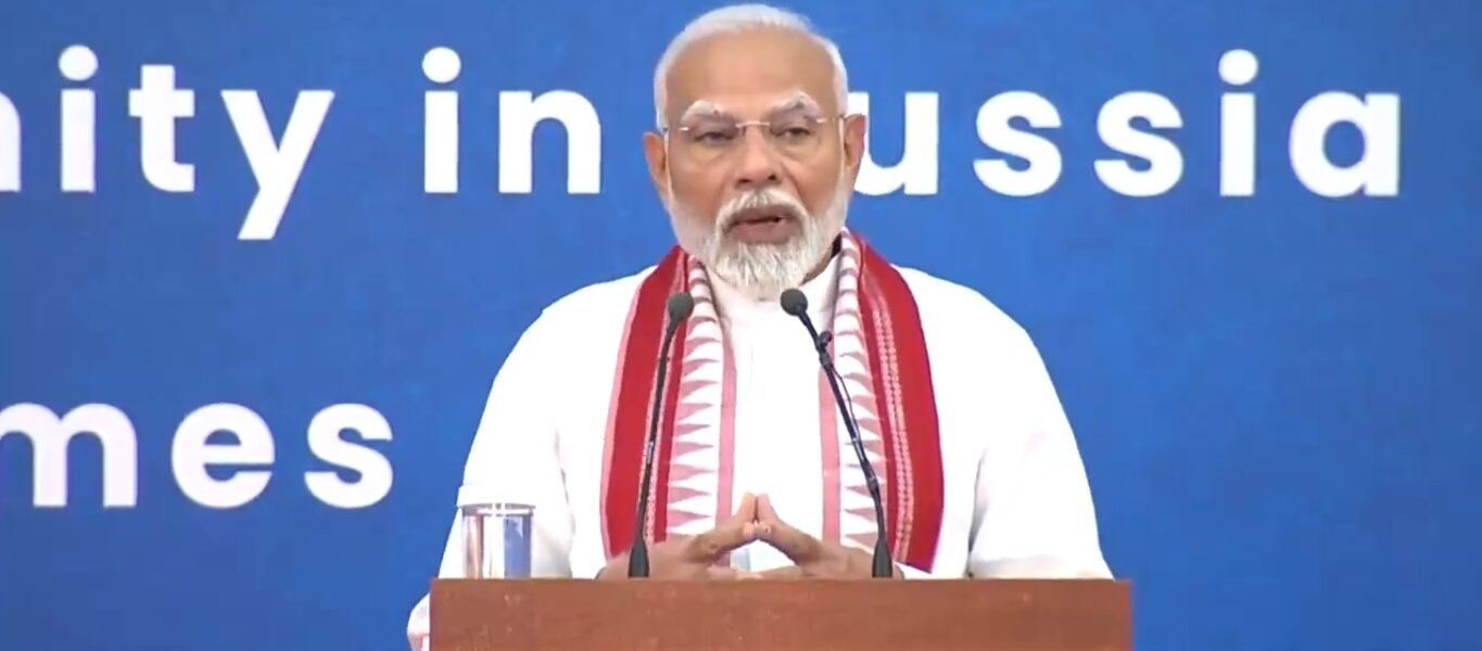 PM Narendra Modi pays floral tribute at the Tomb of the Unknown Soldier in Moscow, Russia