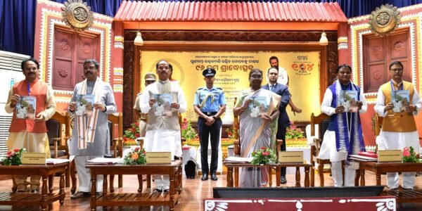 President Draupadi Murmu attended the function organized on the 96th death anniversary of Utkalamani Pandit Gopabandhu Das in Bhubaneswar, Odisha