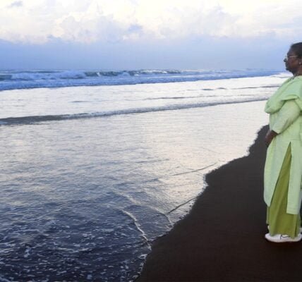 President Draupadi Murmu spent some time at the Puri beach this morning after participating in the annual Rath Yatra