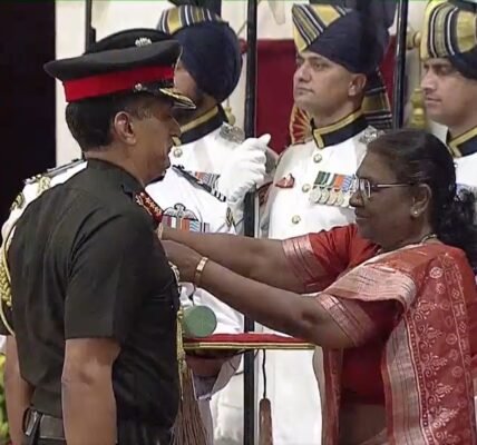 President confers 31 PVSM, four UYSM, two Bars to AVSM and 57 AVSM decorations during Defence Investiture Ceremony (2nd Phase)