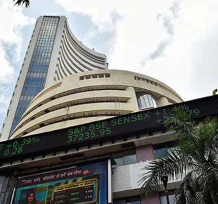 Stock market rises for the third consecutive day, Sensex and Nifty reach new peak