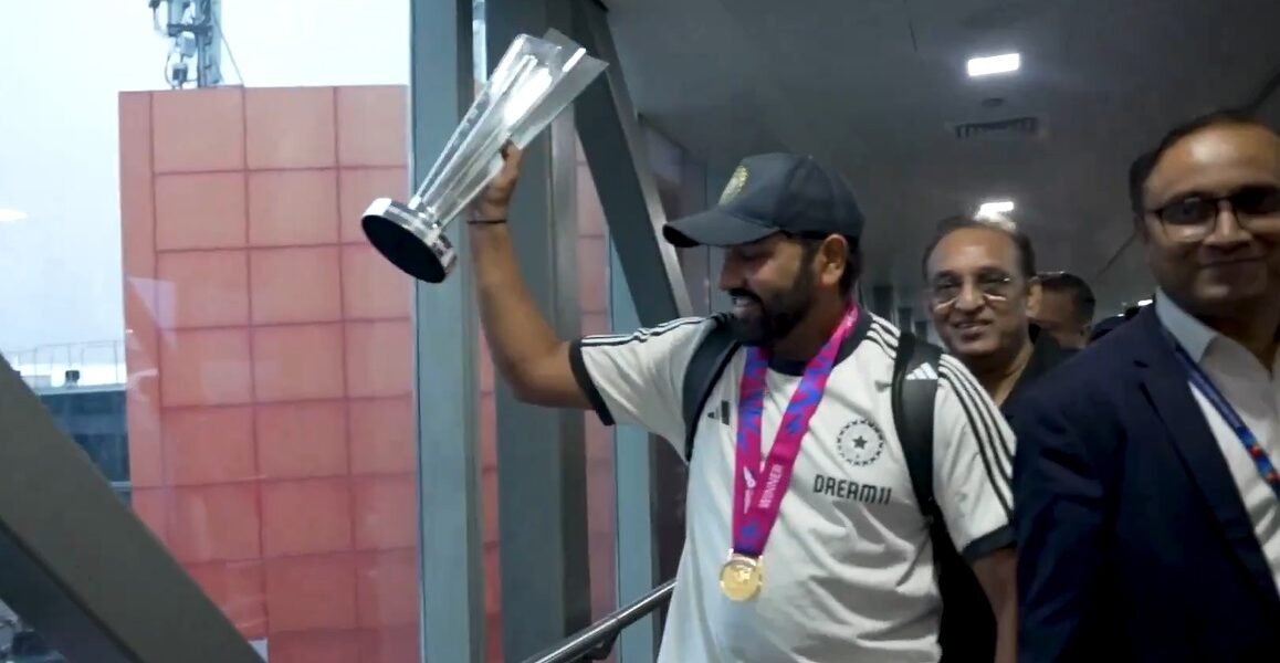 T20 Cricket World Cup winning Indian team was given a grand welcome on its arrival in Delhi this morning