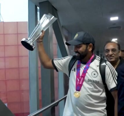 T20 Cricket World Cup winning Indian team was given a grand welcome on its arrival in Delhi this morning