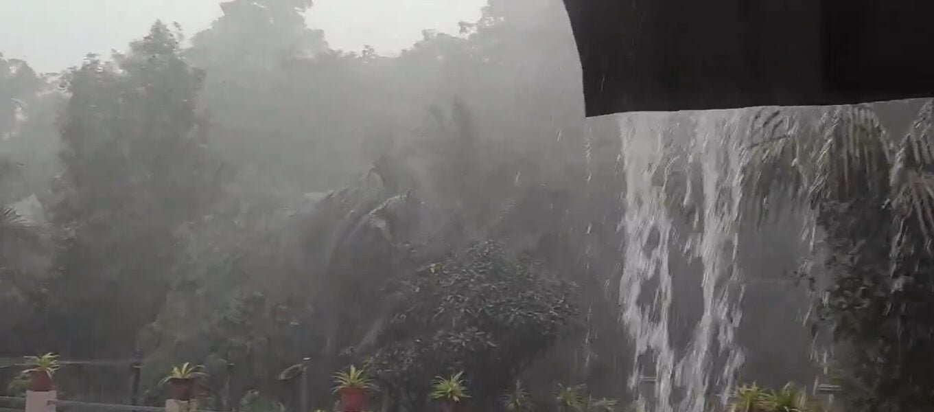 Torrential rains in Kerala affect normal life, Orange alert issued in nine districts