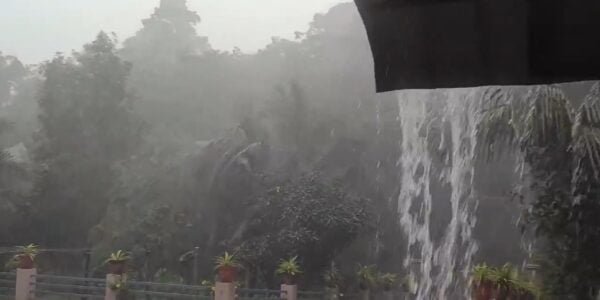 Torrential rains in Kerala affect normal life, Orange alert issued in nine districts