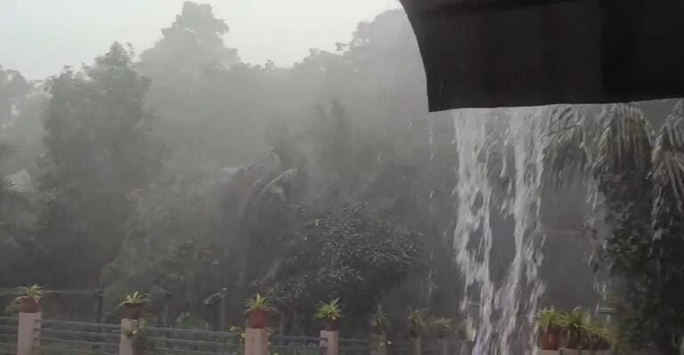 मौसम विभाग ने आज गुजरात में अलग-अलग स्थानों पर मूसलाधार वर्षा की संभावना व्यक्त की