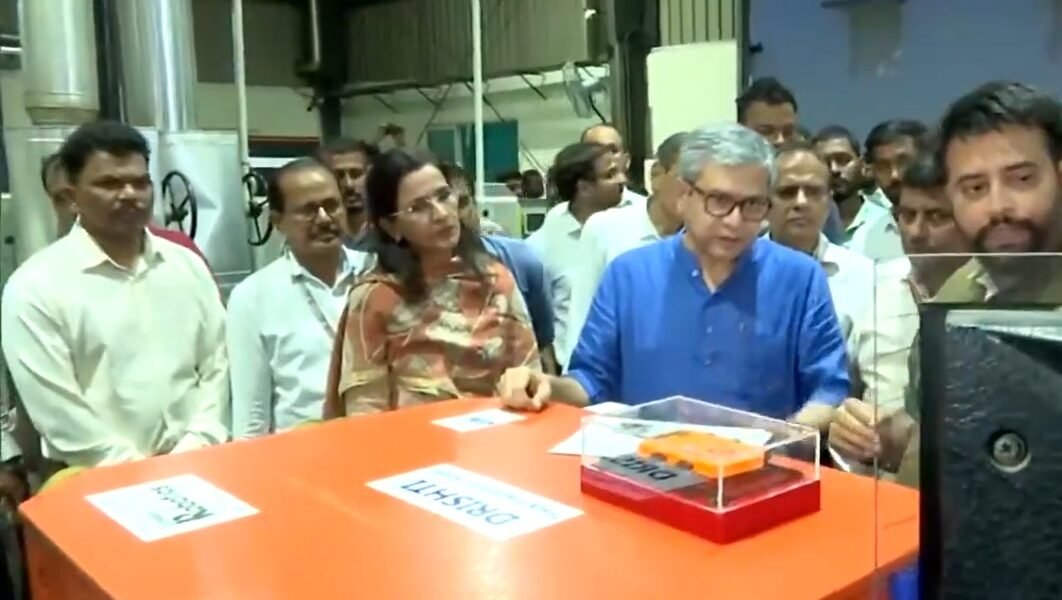 Union Railway Minister Ashwini Vaishnaw visits AI-based laundry in Pune