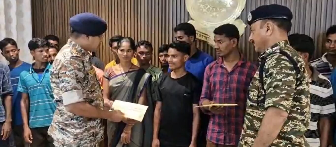 25 Maoists surrendered today in Bijapur district of Chhattisgarh