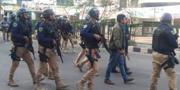 After a week-long strike in Bangladesh, policemen began returning to their workplaces on Monday