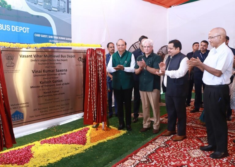दिल्ली के उपराज्यपाल, परिवहन मंत्री ने इलेक्ट्रिक बस के बहुस्तरीय डिपो की आधारशिला रखी