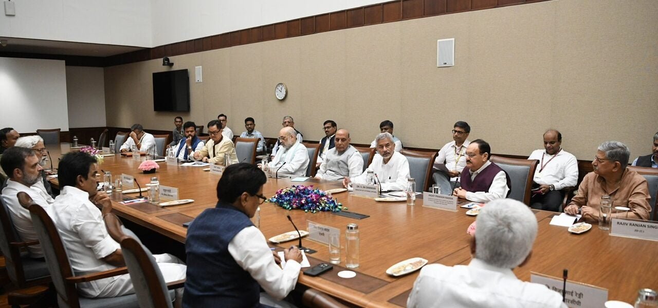 External Affairs Minister Dr. S. Jaishankar informed about the current situation in Bangladesh in the all-party meeting