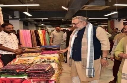 Giriraj Singh and Pabitra Margherita visited the heritage exhibition organised at Handloom Haat in New Delhi