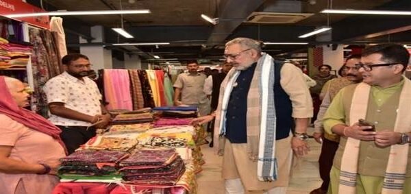 Giriraj Singh and Pabitra Margherita visited the heritage exhibition organised at Handloom Haat in New Delhi