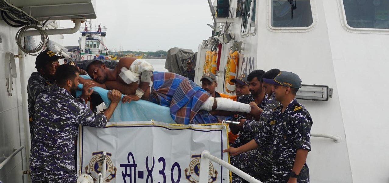 ICG rescues the second -class burn fisherman from IFB Sangalmman, away from Andhra Pradesh coast