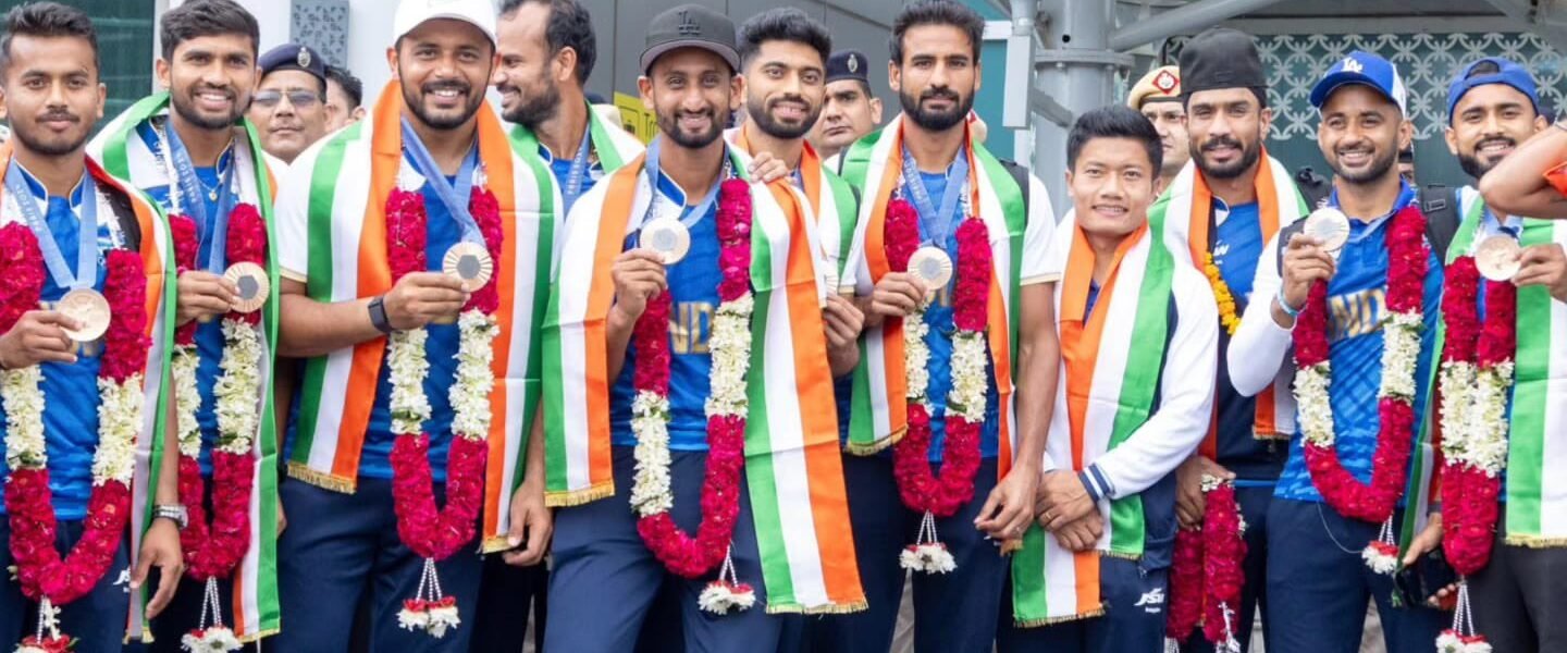 Indian hockey team was given a grand welcome at Delhi airport after winning bronze medal in Paris Olympics