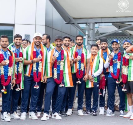 Indian hockey team was given a grand welcome at Delhi airport after winning bronze medal in Paris Olympics
