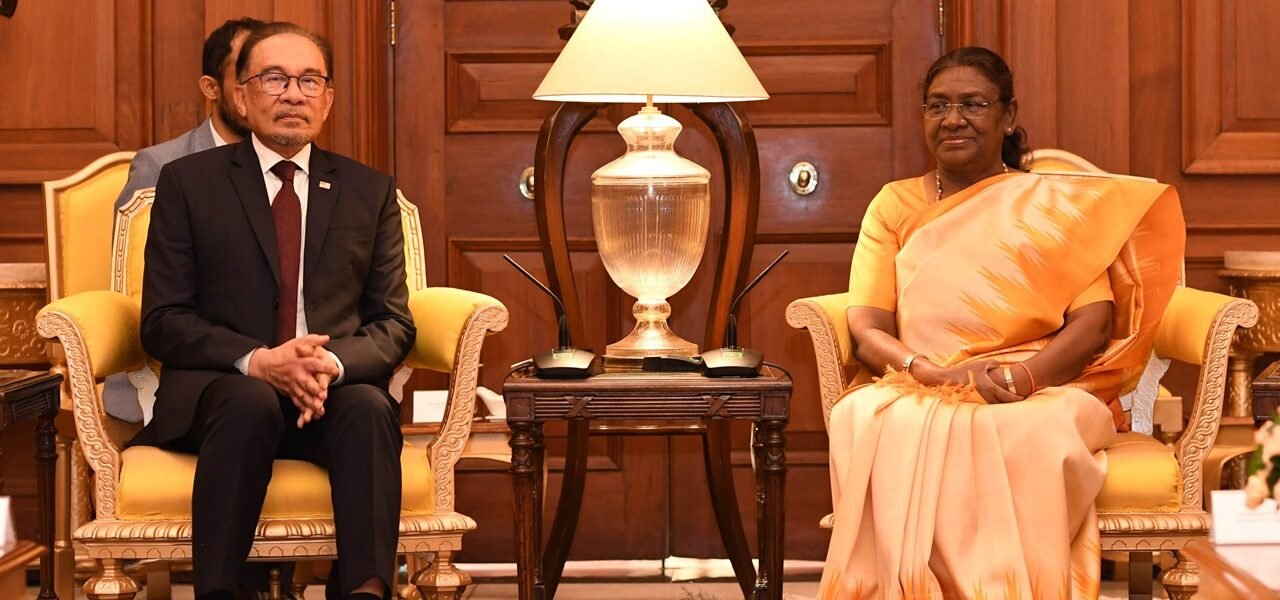 Malaysian Prime Minister Anwar Ibrahim meets President Draupadi Murmu at Rashtrapati Bhavan