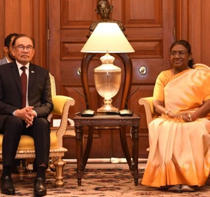 Malaysian Prime Minister Anwar Ibrahim meets President Draupadi Murmu at Rashtrapati Bhavan
