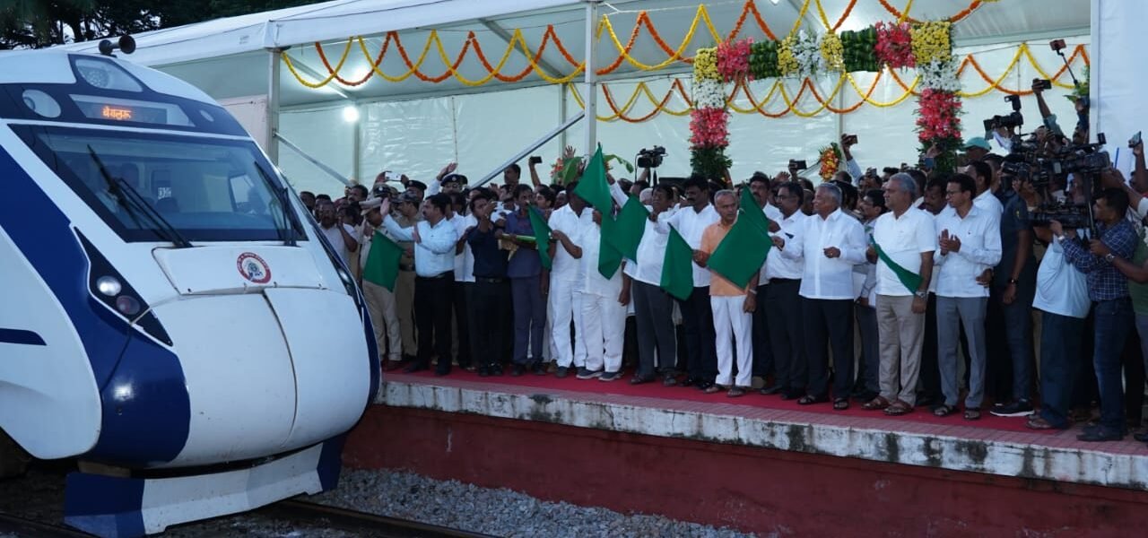Minister of State for Railways V. Somanna inaugurated the stoppage of Vande Bharat Express train at Tumkuru Railway Station