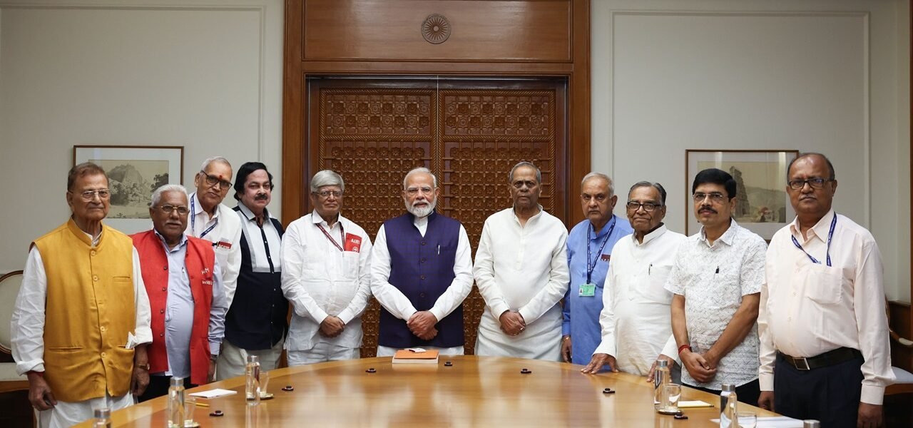 PM Narendra Modi praised the contribution of government employees in the progress of the country