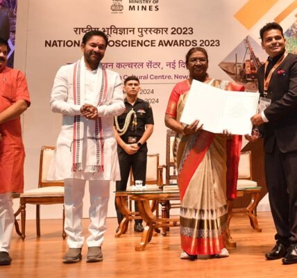 President Draupadi Murmu presented the National Geoscience Awards-2023 at a function held at the Cultural Centre of Rashtrapati Bhavan today