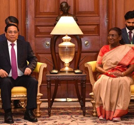 Prime Minister of Vietnam Pham Minh Chinh met President Draupadi Murmu at Rashtrapati Bhavan today