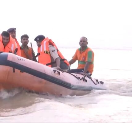 Thousands of people were displaced due to floods in Bhagalpur, Munger, West Champaran, Khagaria, Katihar and some other districts in Bihar