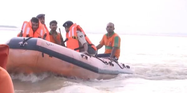 Thousands of people were displaced due to floods in Bhagalpur, Munger, West Champaran, Khagaria, Katihar and some other districts in Bihar