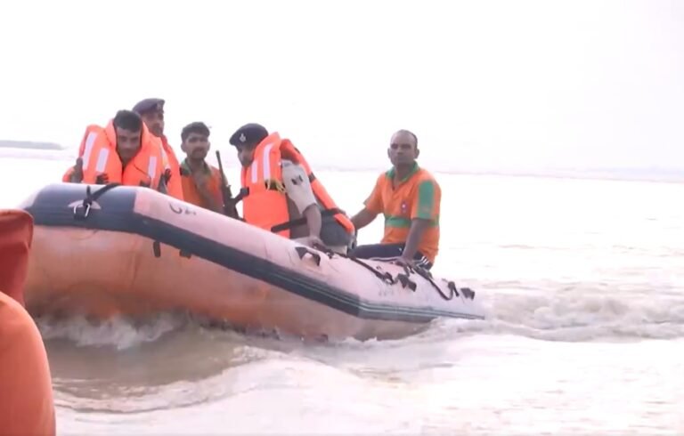 Thousands of people were displaced due to floods in Bhagalpur, Munger, West Champaran, Khagaria, Katihar and some other districts in Bihar