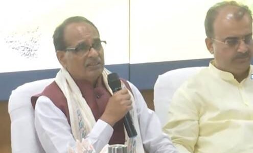 Union Minister Shivraj Singh Chauhan held a discussion with farmers in Patna today