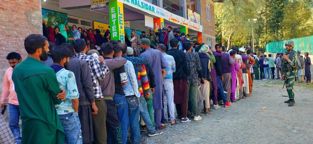 58.19 percent voting took place till 5 pm in the first phase of Jammu and Kashmir assembly elections