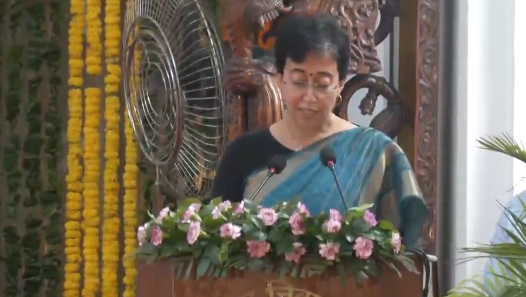 AAP leader Atishi took oath as Chief Minister of Delhi, Lieutenant Governor VK Saxena administered the oath to her
