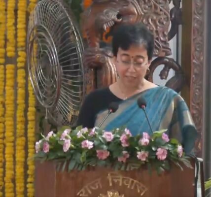 AAP leader Atishi took oath as Chief Minister of Delhi, Lieutenant Governor VK Saxena administered the oath to her