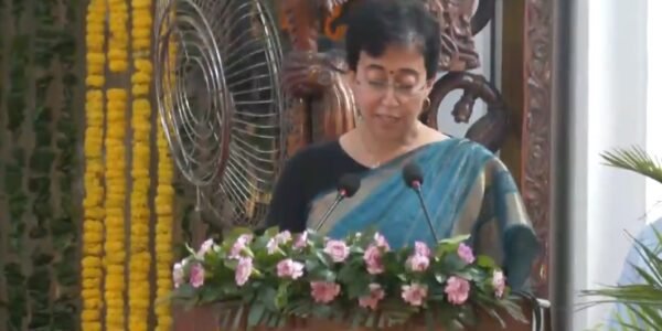 AAP leader Atishi took oath as Chief Minister of Delhi, Lieutenant Governor VK Saxena administered the oath to her