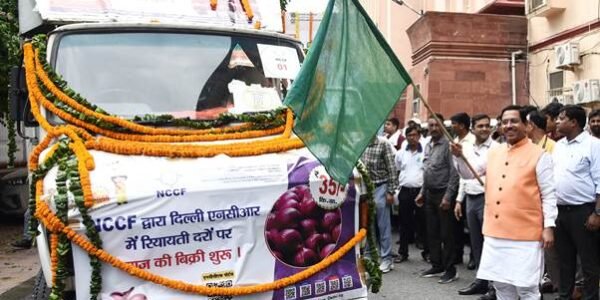 Consumer Affairs, Food and Public Distribution Minister Pralhad Joshi flagged off a mobile van selling onions at Rs 35 per kg