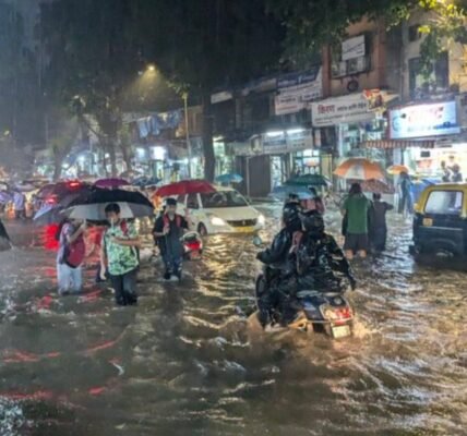 Heavy rains continue in Mumbai and its suburbs
