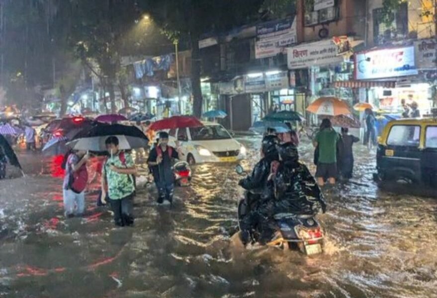Heavy rains continue in Mumbai and its suburbs
