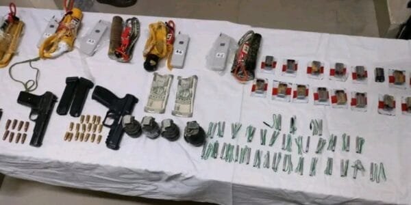Jammu and Kashmir Police arrested six people having links with Pakistan-based terror organisations in Awantipora