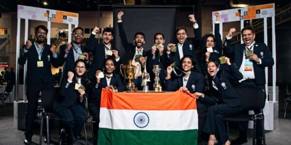 Members of the Indian team were given a rousing welcome as they returned home after winning the gold medal in the Chess Olympiad