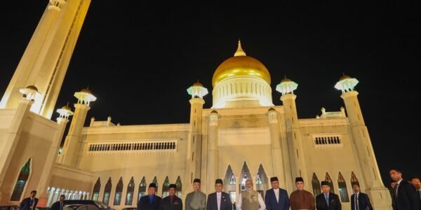PM Modi visited the iconic Omar Ali Saifuddien Mosque in Bandar Seri Begawan today
