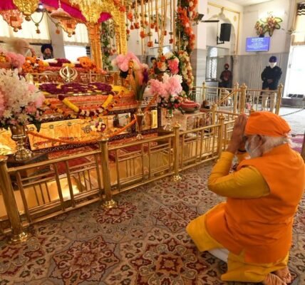 PM Narendra Modi extends greetings on the occasion of Prakash Parv of Sri Guru Granth Sahib