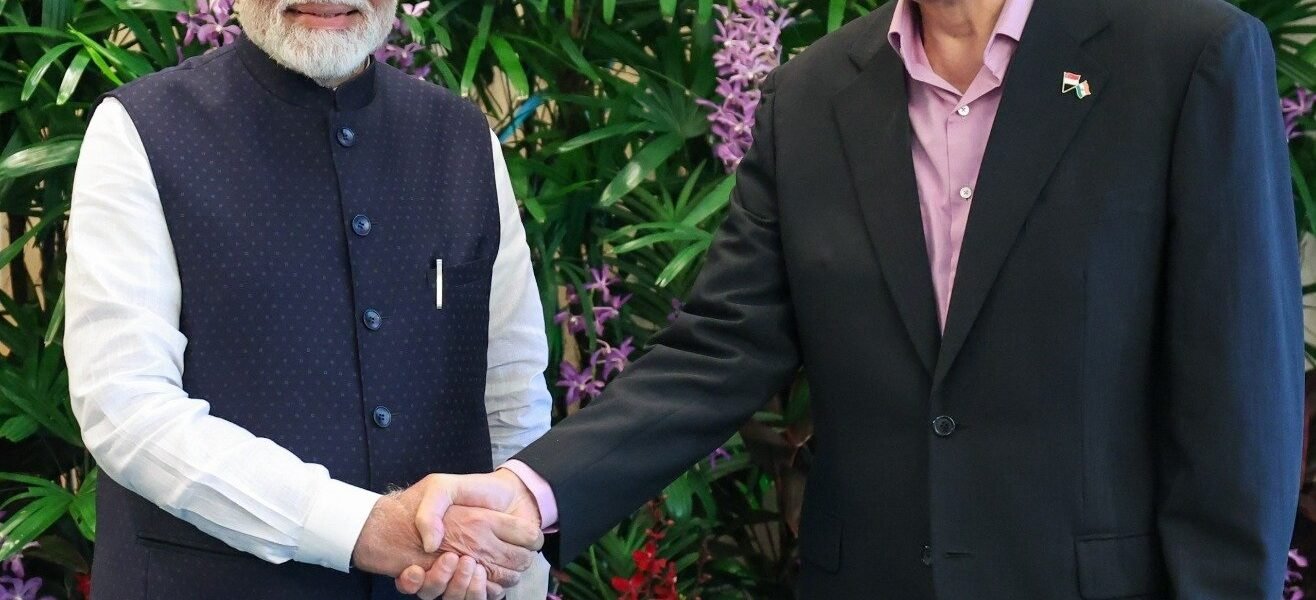 PM Narendra Modi met Senior Minister and former Prime Minister of Singapore Lee Hsien Loong today