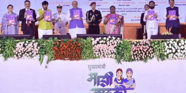 President addresses a gathering of beneficiaries of 'Shasan Aaplya Dari' and 'Chief Minister Majhi Ladki Behen Yojana' of Maharashtra Government